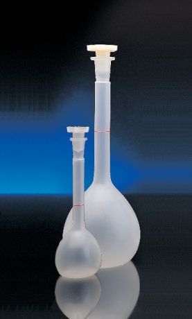 Volumetric flask with stopper, made of polypropylene
