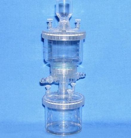 Polycarbonate filter holder