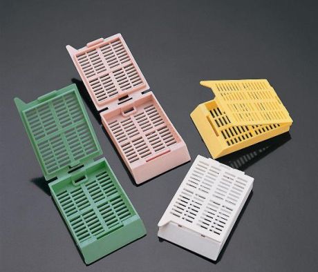 Embedding cassette with lid