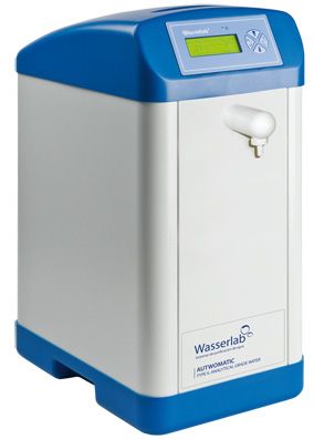 Autotwomatic water purifier for the production of Type II water with an overpressure tank