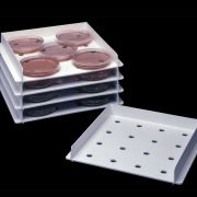 Stackable Petri dish incubation tray