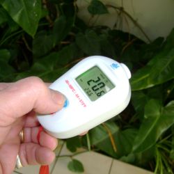 Mini infrared thermometer